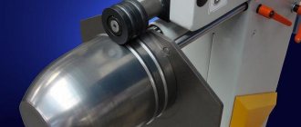 Operation of a seaming machine: applying a double round seam to a cylindrical workpiece