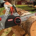 A chainsaw with a properly lubricated chain has high productivity